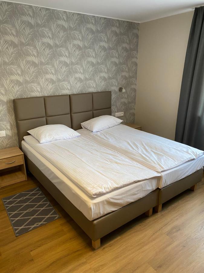 Bed and Breakfast Gracja Варшава Экстерьер фото